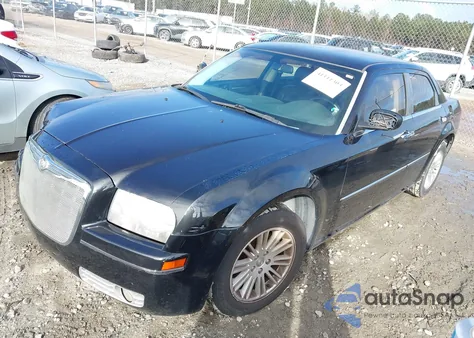 2010 Chrysler 300 Touring/Signature Series/Executive Series z USA, uszkodzony, nr VIN 2C3CA5CV6AH276179